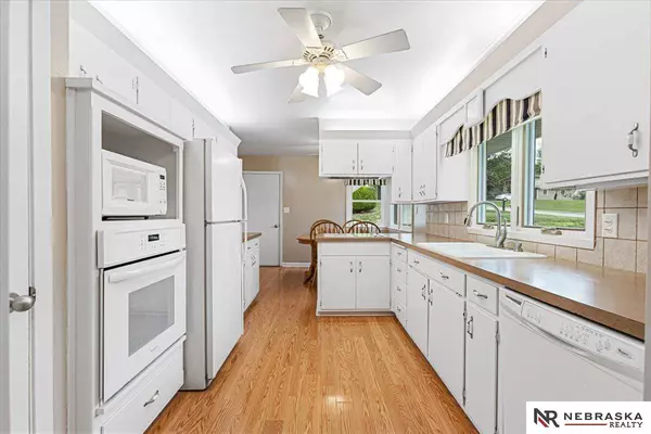 4430 Sunny Slope Avenue, Omaha, NE 68134