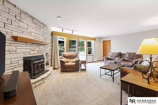 4430 Sunny Slope Avenue, Omaha, NE 68134