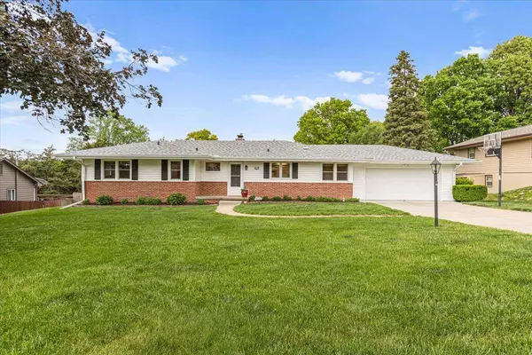 4430 Sunny Slope Avenue, Omaha, NE 68134