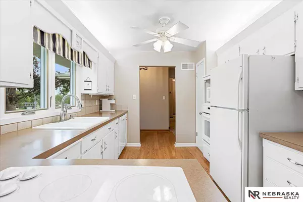 4430 Sunny Slope Avenue, Omaha, NE 68134