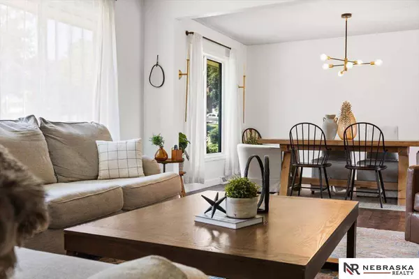 13638 Pierce Street, Omaha, NE 68144