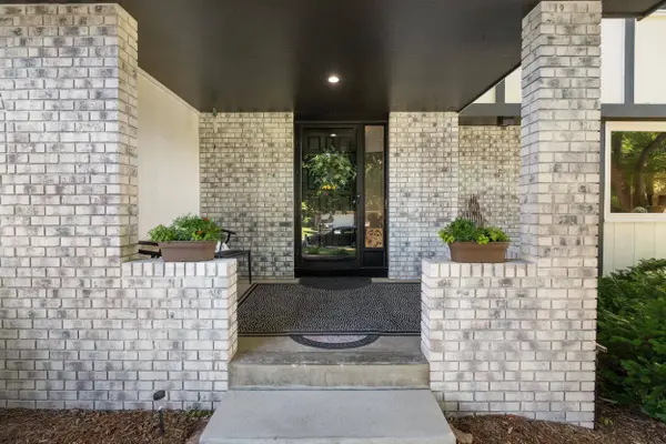 14855 Shirley Street, Omaha, NE 68114