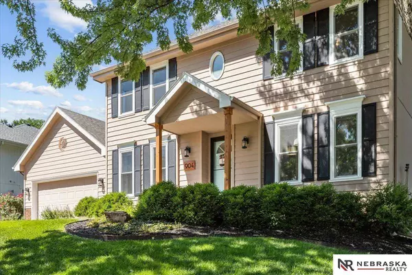 904 S 110th Plaza, Omaha, NE 68154