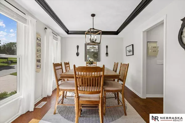 904 S 110th Plaza, Omaha, NE 68154