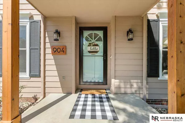 904 S 110th Plaza, Omaha, NE 68154