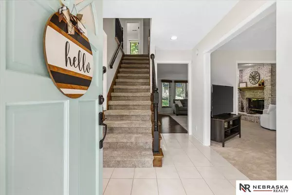 904 S 110th Plaza, Omaha, NE 68154