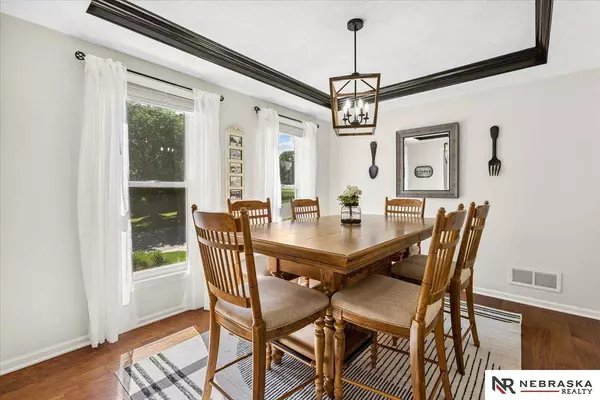 904 S 110th Plaza, Omaha, NE 68154