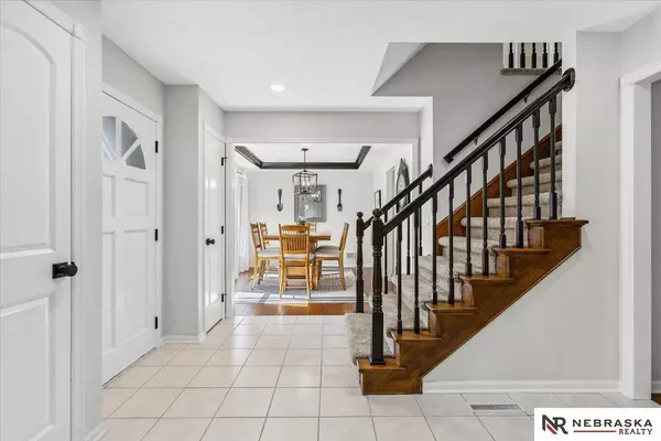 904 S 110th Plaza, Omaha, NE 68154