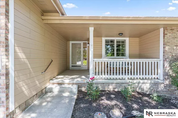 10021 S 202nd Circle, Gretna, NE 68028