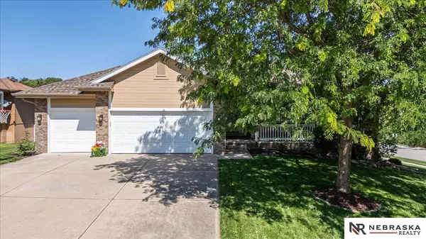 10021 S 202nd Circle, Gretna, NE 68028