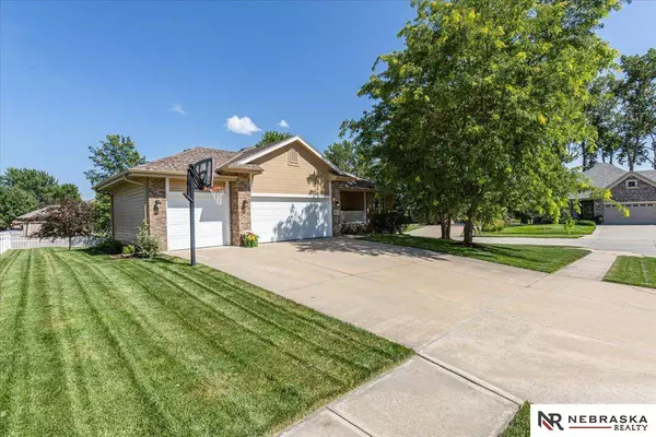 10021 S 202nd Circle, Gretna, NE 68028
