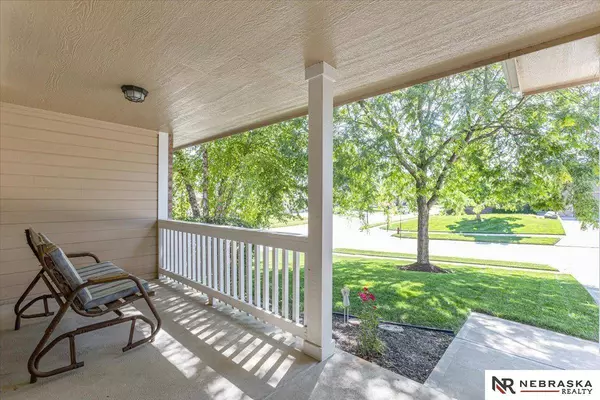 10021 S 202nd Circle, Gretna, NE 68028