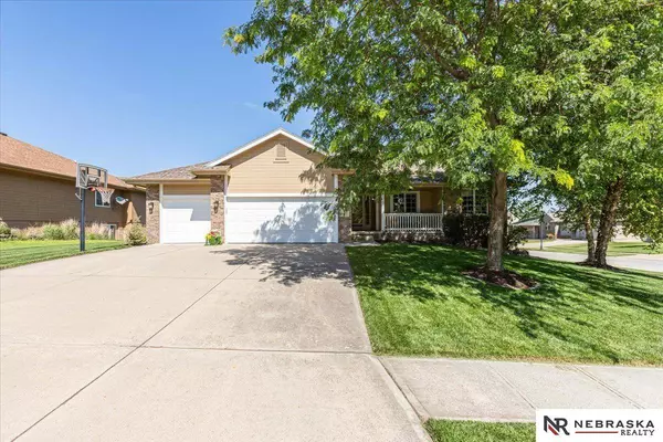 10021 S 202nd Circle, Gretna, NE 68028