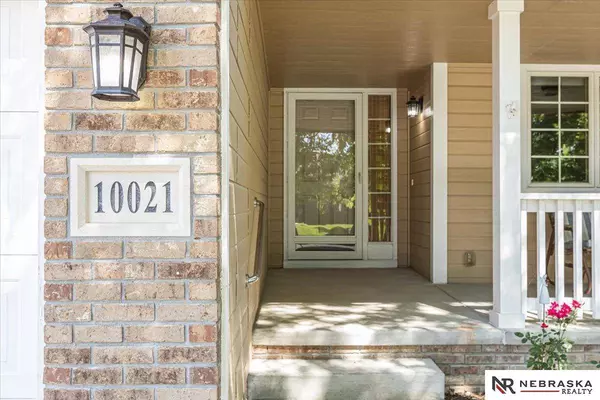 10021 S 202nd Circle, Gretna, NE 68028