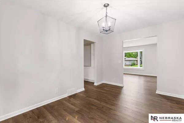 11435 Sunburst Street, Omaha, NE 68164