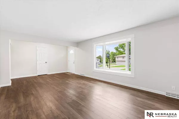 11435 Sunburst Street, Omaha, NE 68164