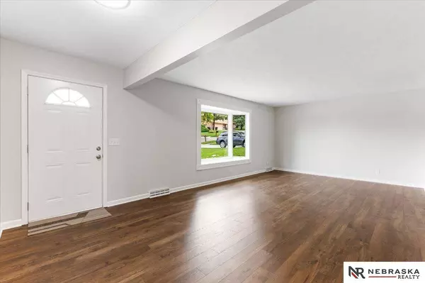 11435 Sunburst Street, Omaha, NE 68164