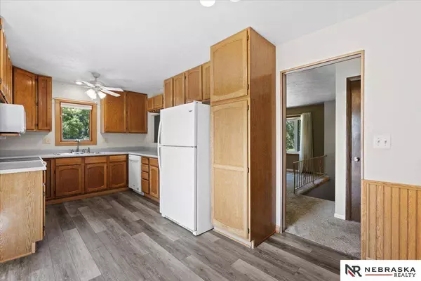 8847 Spaulding Circle, Omaha, NE 68134