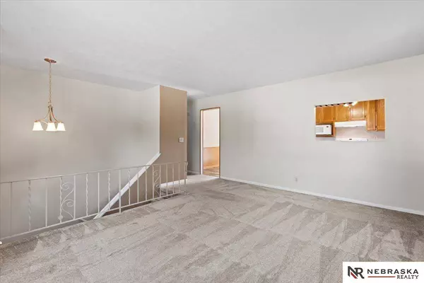 8847 Spaulding Circle, Omaha, NE 68134