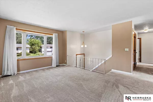 8847 Spaulding Circle, Omaha, NE 68134