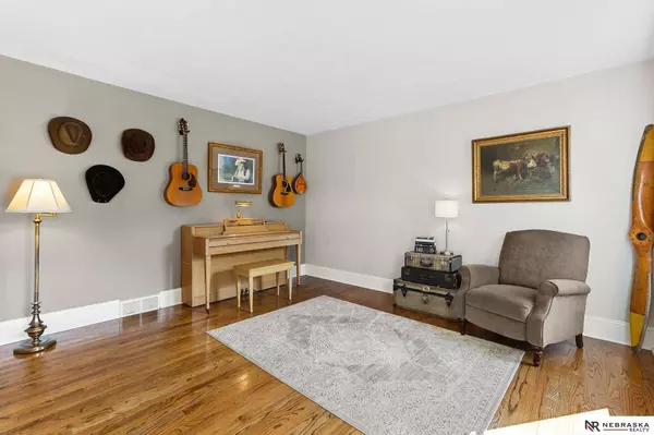 6309 N 105th Street, Omaha, NE 68134