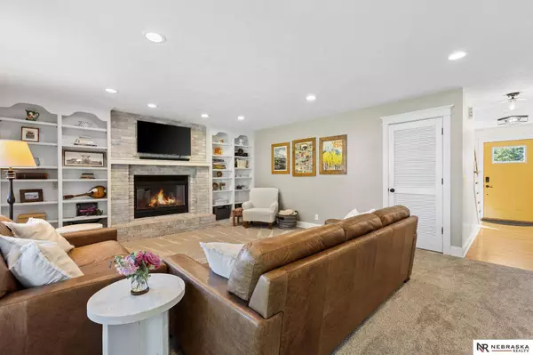 6309 N 105th Street, Omaha, NE 68134