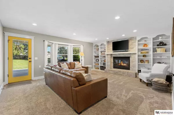 6309 N 105th Street, Omaha, NE 68134