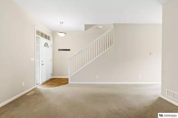 8806 S 66th Avenue, Papillion, NE 68133