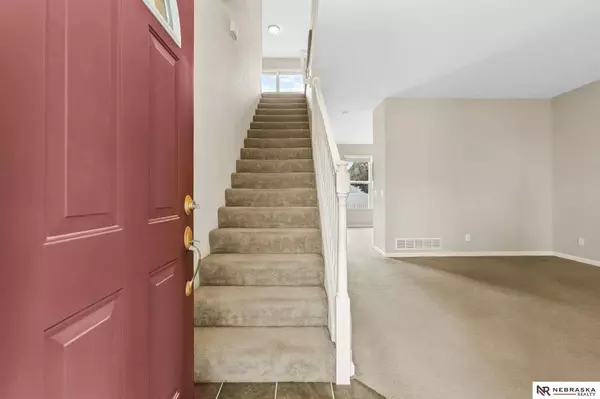 8806 S 66th Avenue, Papillion, NE 68133