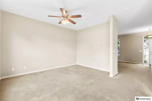 8806 S 66th Avenue, Papillion, NE 68133