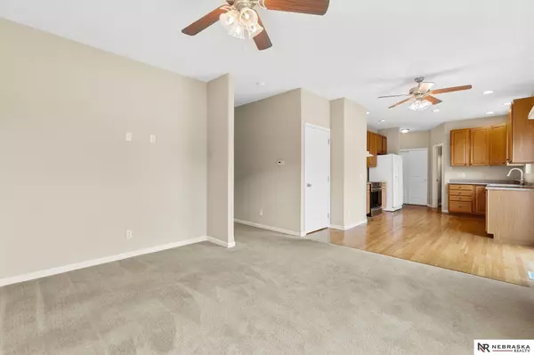 8806 S 66th Avenue, Papillion, NE 68133