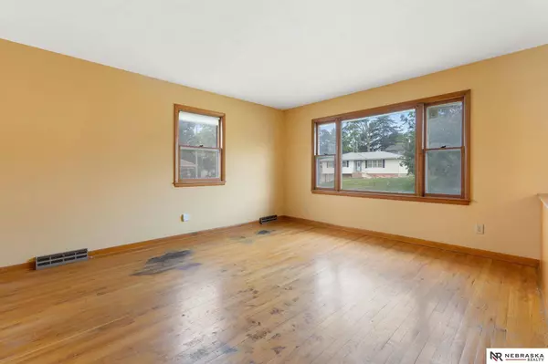 2911 Sandra Street, Bellevue, NE 68147