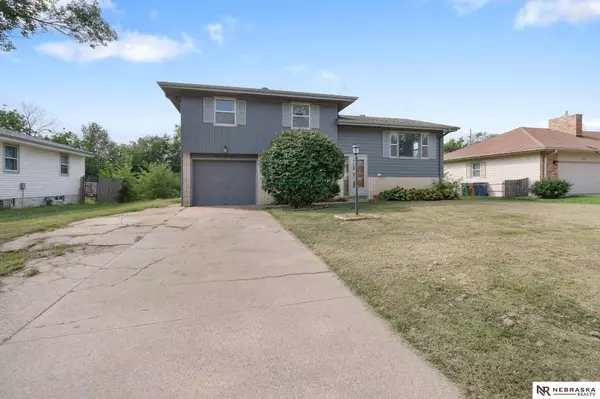 2911 Sandra Street, Bellevue, NE 68147