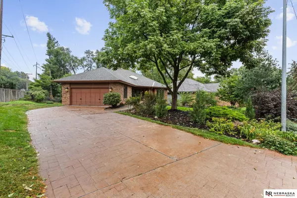 11348 Pine Street, Omaha, NE 68144