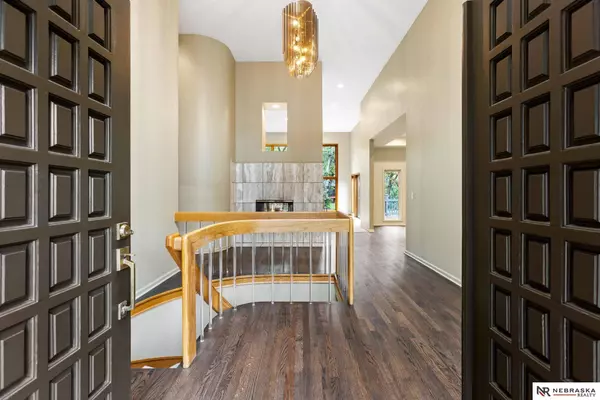 11348 Pine Street, Omaha, NE 68144