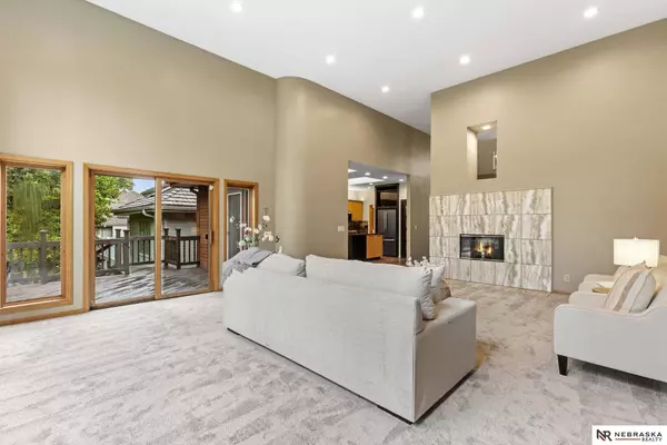 11348 Pine Street, Omaha, NE 68144