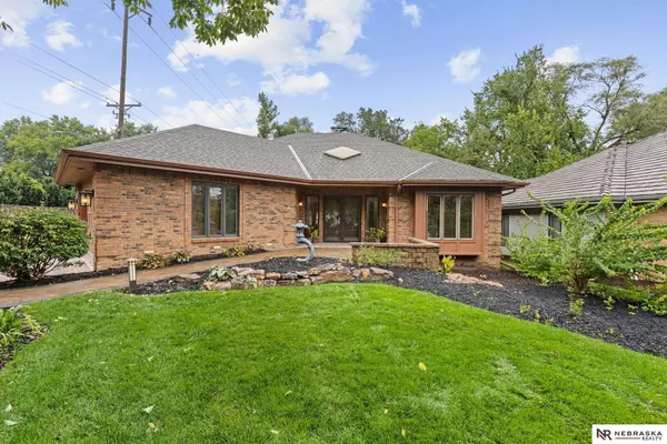 11348 Pine Street, Omaha, NE 68144