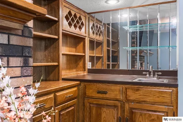 2418 S 154th Circle, Omaha, NE 68144