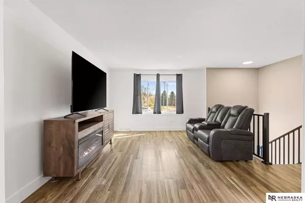 4210 N 130th Circle, Omaha, NE 68164