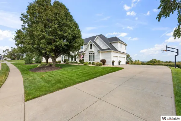 20009 Elkhorn Ridge Drive, Omaha, NE 68022