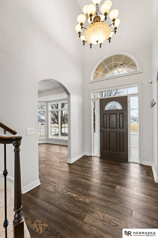 20009 Elkhorn Ridge Drive, Omaha, NE 68022