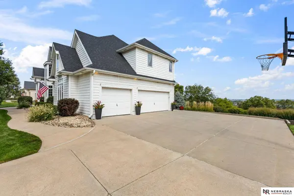 20009 Elkhorn Ridge Drive, Omaha, NE 68022