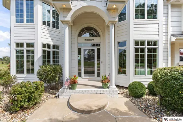 20009 Elkhorn Ridge Drive, Omaha, NE 68022