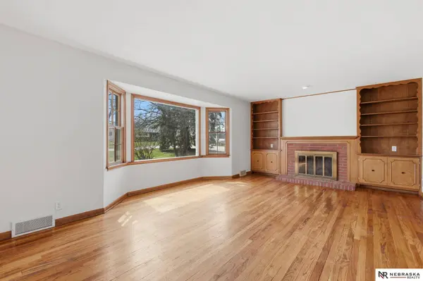 12206 Woolworth Avenue, Omaha, NE 68144