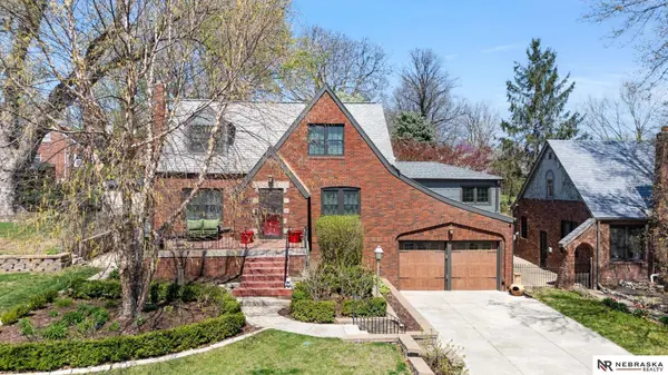 5136 Seward ST, Omaha, NE 68104