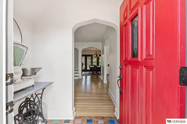 5136 Seward ST, Omaha, NE 68104