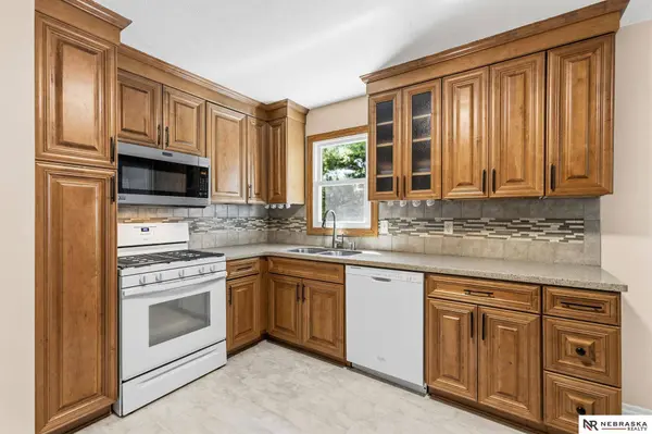 7539 Joseph AVE, La Vista, NE 68128