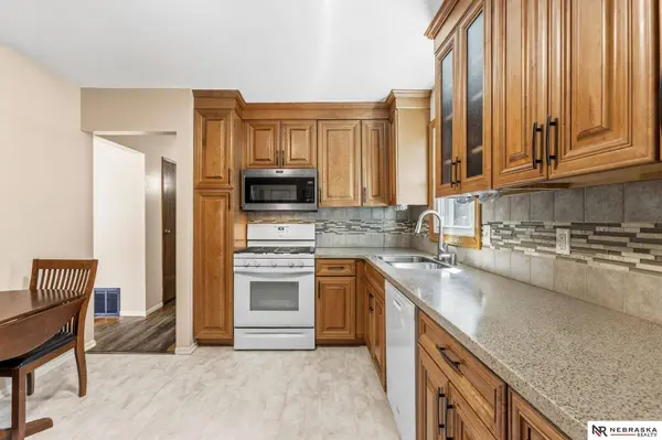 7539 Joseph AVE, La Vista, NE 68128