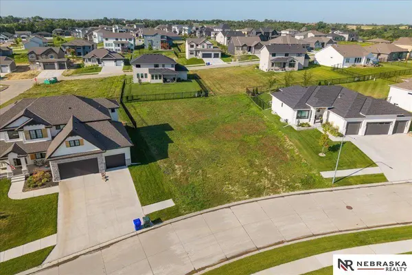 17007 Emma ST, Bennington, NE 68007