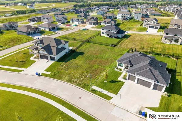 17007 Emma ST, Bennington, NE 68007